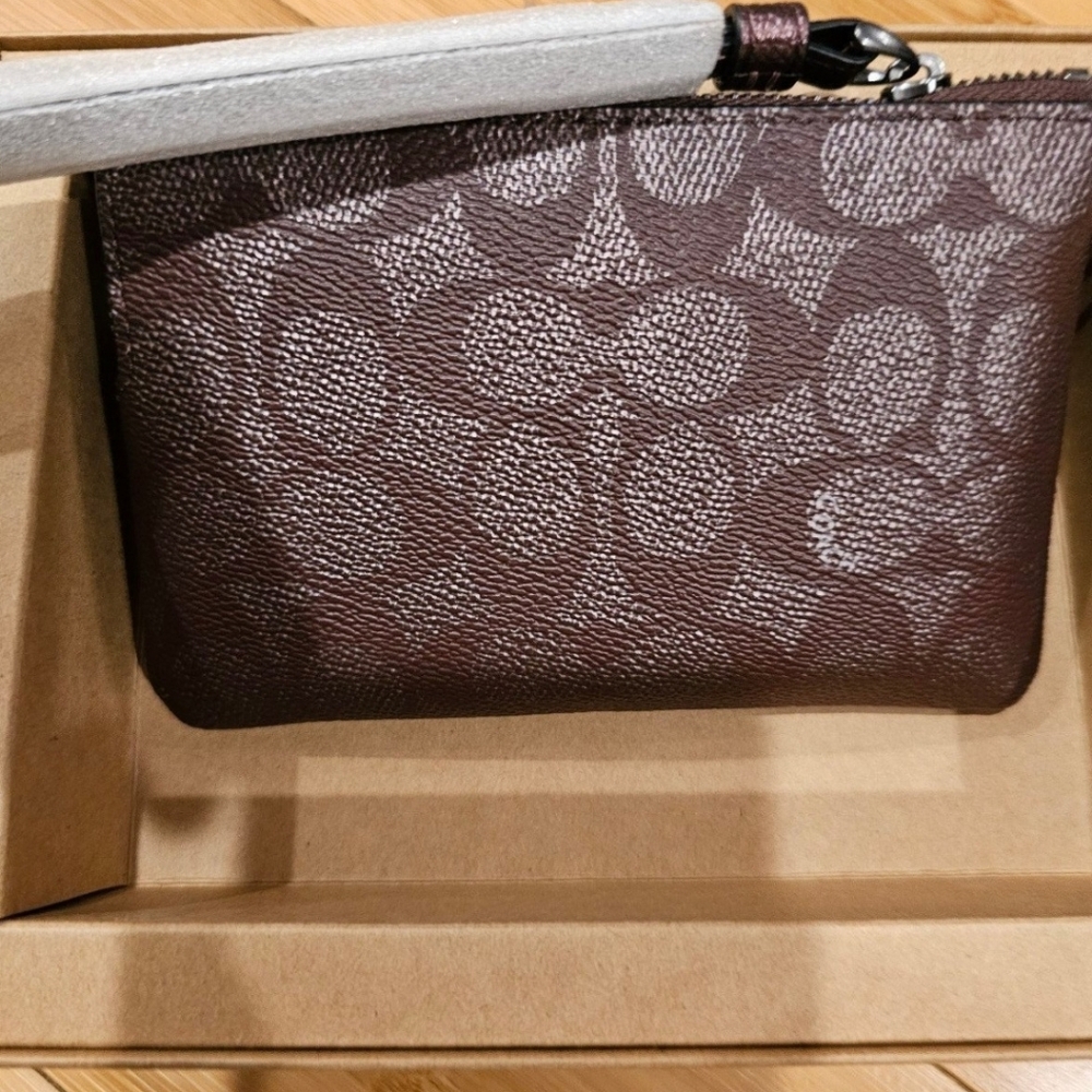 Coach Corner Zip Wristlet NWT - Picture 6 of 7